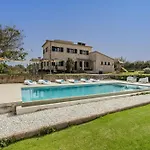 Villa Lloret Family